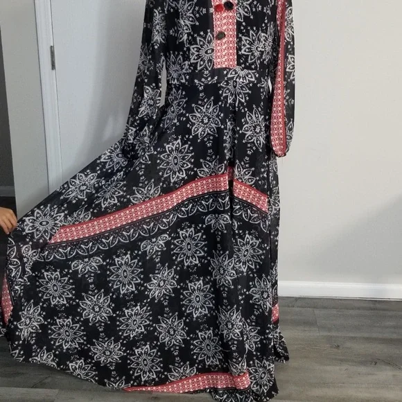Sheryl Crow Black White Red Mandela Print PomPom Neckline MaxiDress NWT Size 24W - Picture 7 of 16